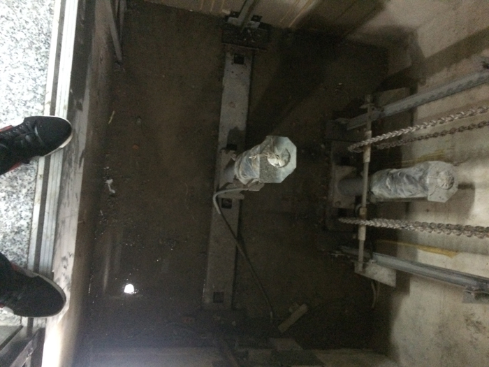 Hố PIT thang máy bị ngấm nước???